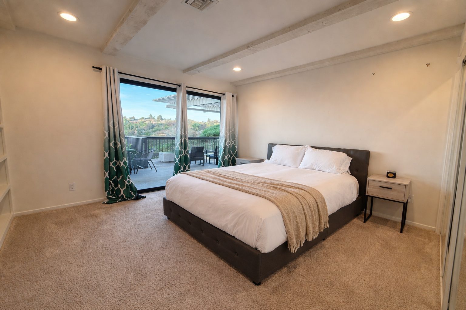 Guest bedroom